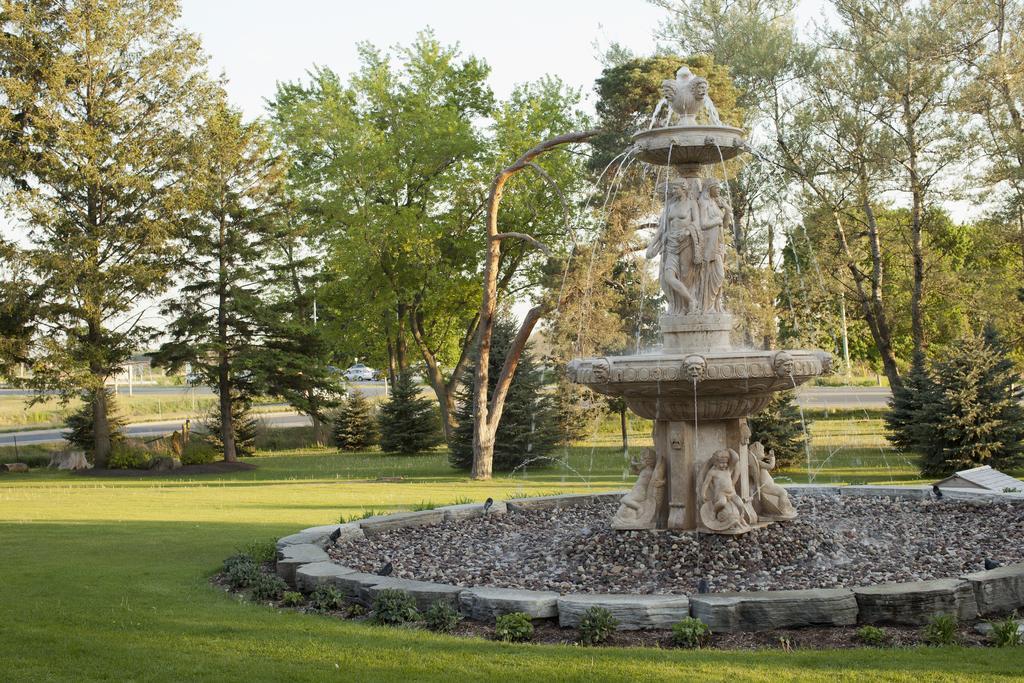Elm Hurst Inn & Spa Ingersoll Exterior photo
