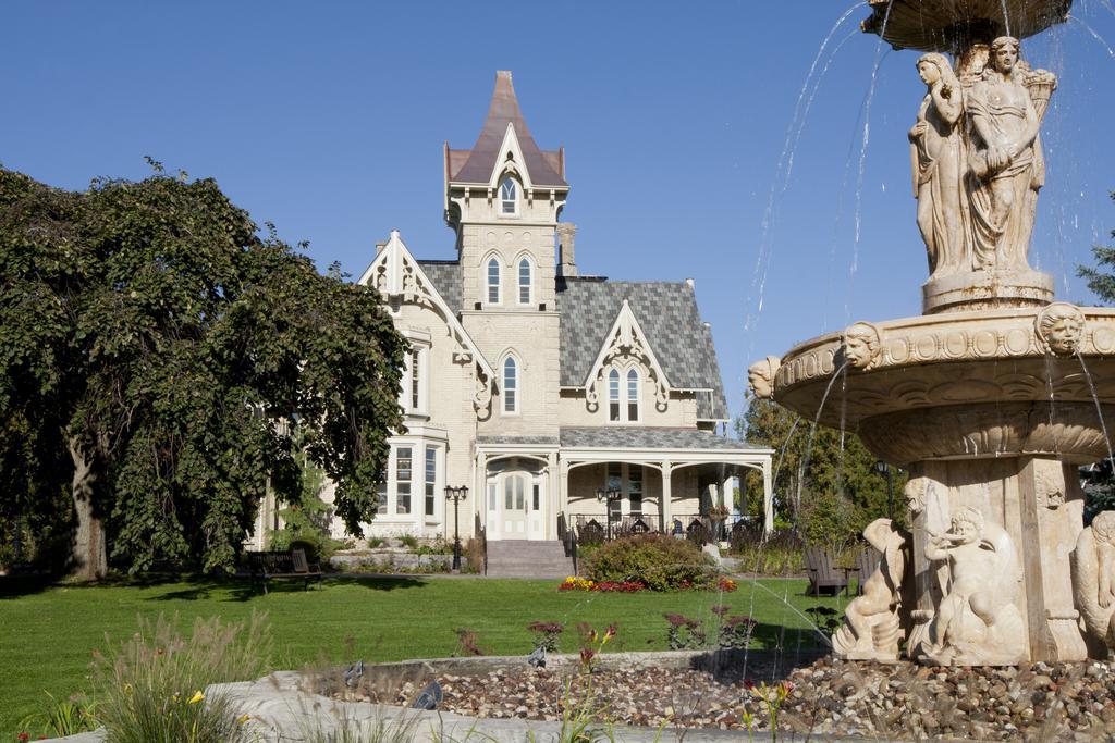 Elm Hurst Inn & Spa Ingersoll Exterior photo